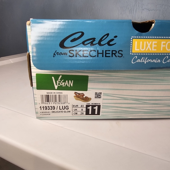 Skechers Women's Beverlee Delicate Glow Sandal. Size 11 - Picture 3 of 7